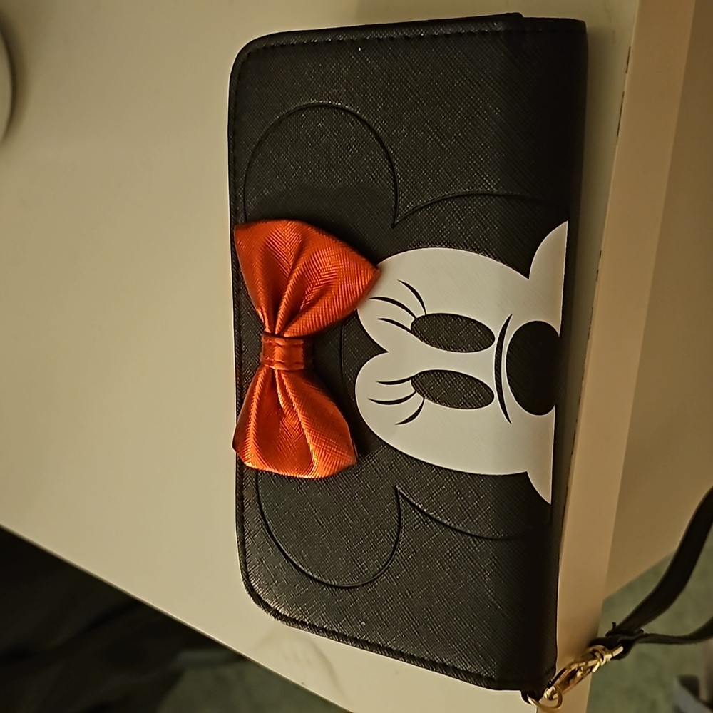 Disney Bioworld Minnie Mouse Wristlet Wallet Cell Phone Tech Pocket Black